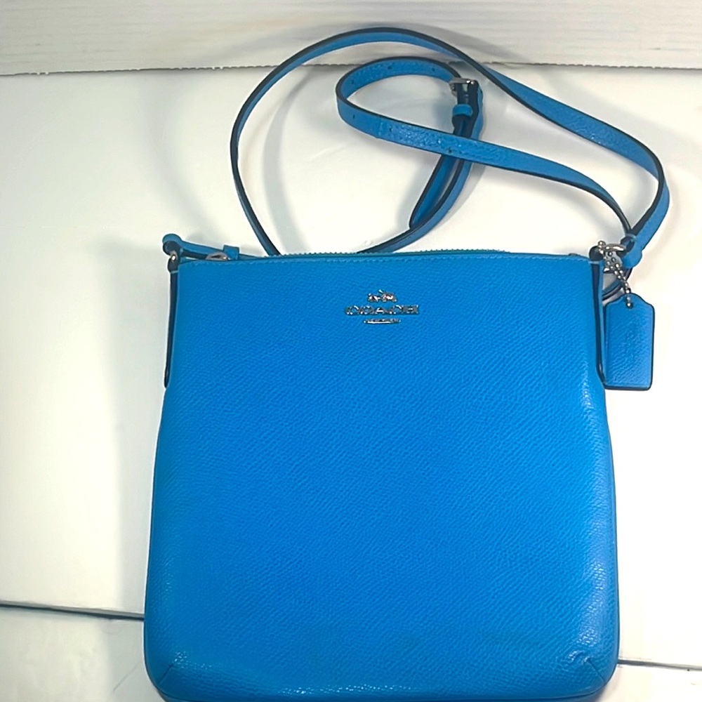 EUC Coach 36063 blue North South crossgrain leather crossbody bag w/ hang tag 💙